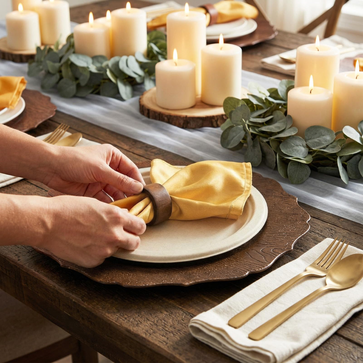 Havawish 6 Set 13" Rustic Brown Wooden Textured Acrylic Charger Plates with Handmade Acacia Wood Napkin Ring, Farmhouse Round Charger with Scalloped Rim for Dining Weddings Party Table Decor