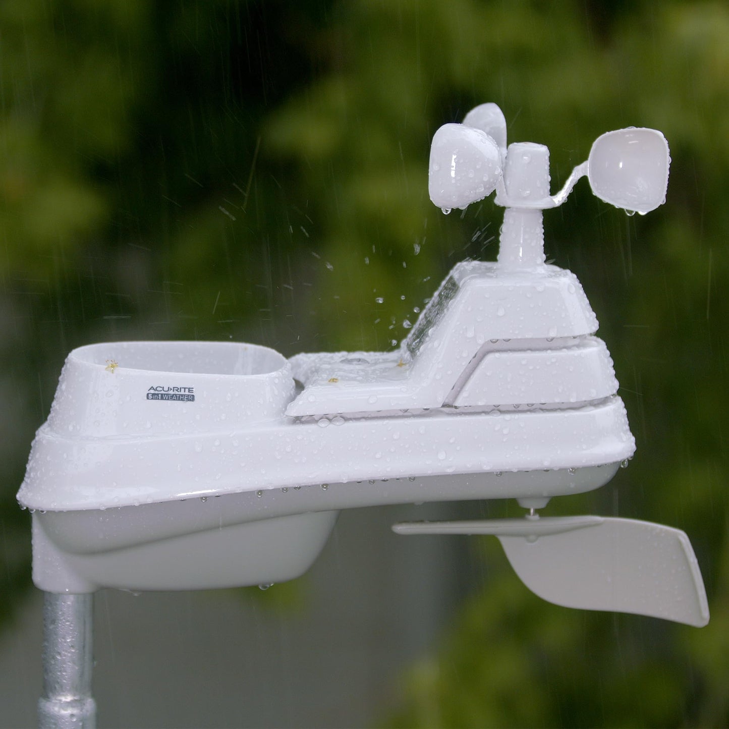 AcuRite Iris (5-in-1) Indoor/Outdoor Wireless Weather Station for Indoor and Outdoor Temperature and Humidity, Wind Speed and Direction, and Rainfall with Digital Display (01512M)