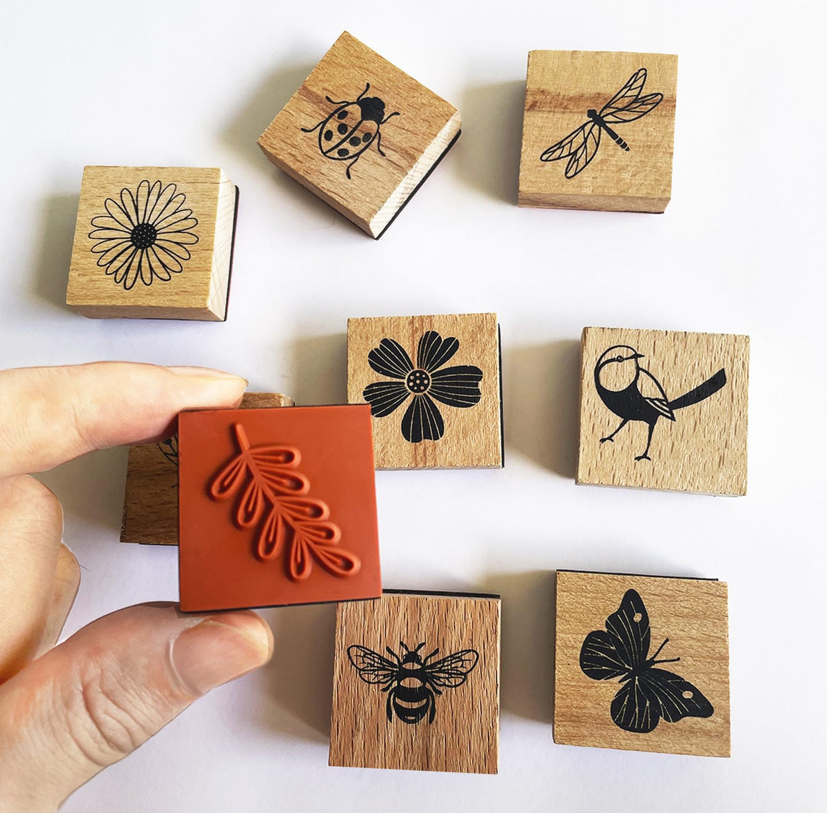 Wissppoott 15 Pcs Vintage Wood Rubber Stamp Set - Antique Butterfly, Floral, Plant, Ladybug& Bird Stamps for DIY Scrapbooking, Craft Cards, Gift Wrapping & Journal Art