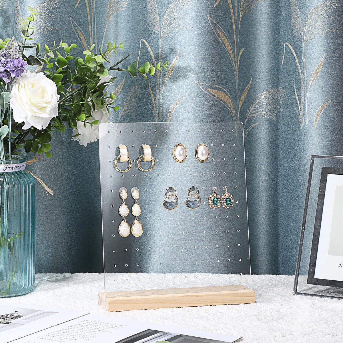JUXYES Pack of 2 Clear Acrylic Enamel Pin Display Stand with Wooden Base. Tabletop Pin Organizer Display Storage Stand. Hold Up To 132 Pins