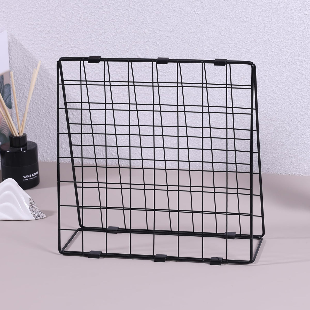BEKMLOD Photo Display Rack, Note Display Rack, Double sided Photo Metal Rack, Desk Photo Manager, With 20 Wooden Clips, Black