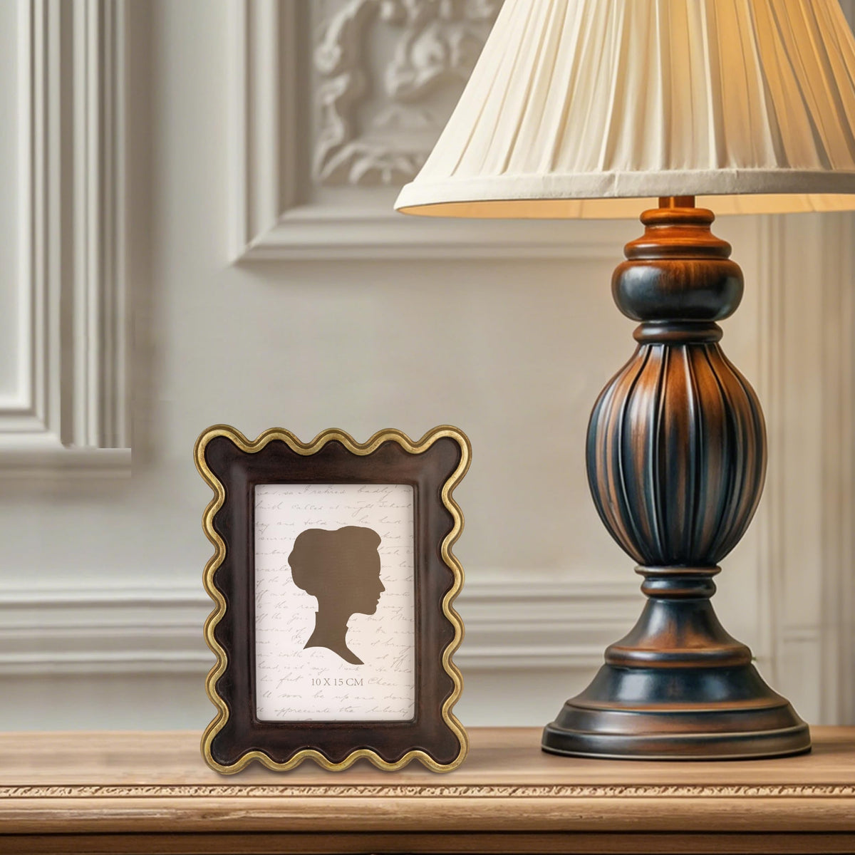 AELS 4x6 Inch Vintage Scalloped Picture Frame, Mid Century Modern Antique Photo Frames with Glass Front, Photo Display, Tabletop Wall Hanging, Gift Ideas, Dark Walnut