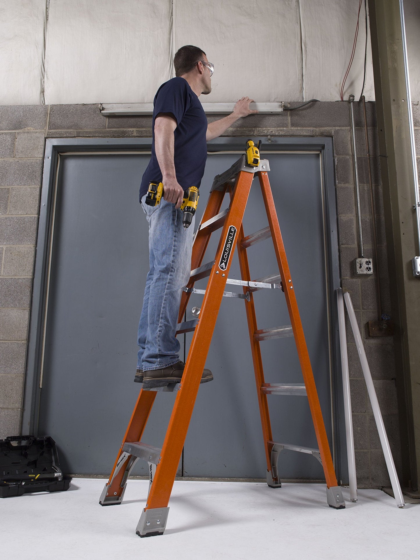 Louisville Ladder 4-Foot Fiberglass Step Ladder, 300-Pound Load Capacity, Type IA, FS1504