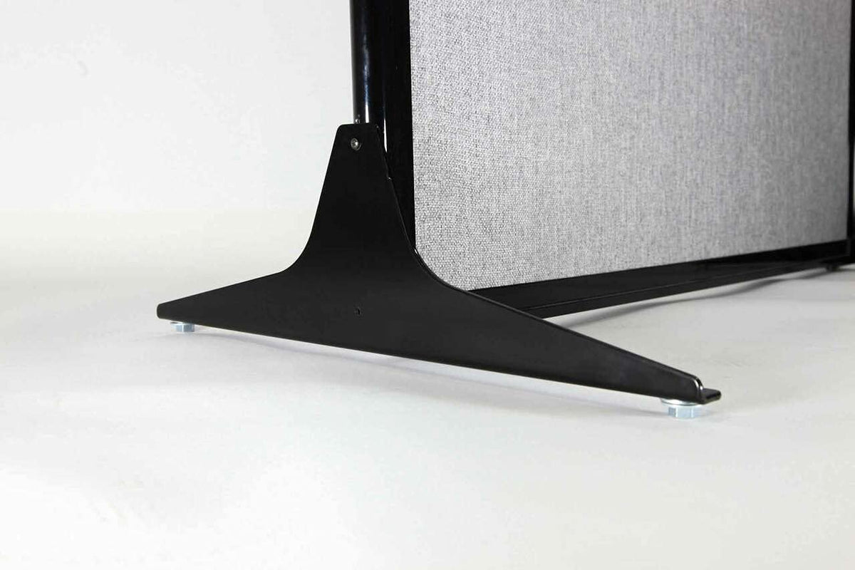 Versare Workstation Partition | Portable Wall Divider | Modern Office Cubicle | Free Standing Privacy Screen | Flexible Work Space | 99" x 70" Cloud Gray Fabric Panels