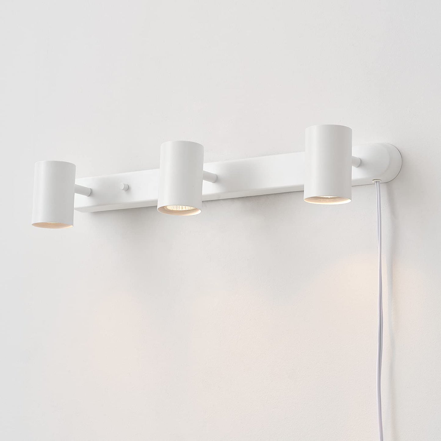 Globe Electric 60024 3-Light Plug-in Track Lighting, Adjustable Heads, Matte White Finish, 22-inch, 15-Foot Cord with in-Line Switch, Compatible with GU10 Base Bulbs (Sold Separately)