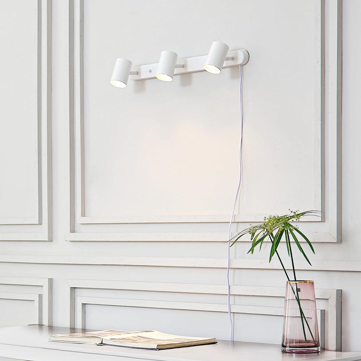 Globe Electric 60024 3-Light Plug-in Track Lighting, Adjustable Heads, Matte White Finish, 22-inch, 15-Foot Cord with in-Line Switch, Compatible with GU10 Base Bulbs (Sold Separately)