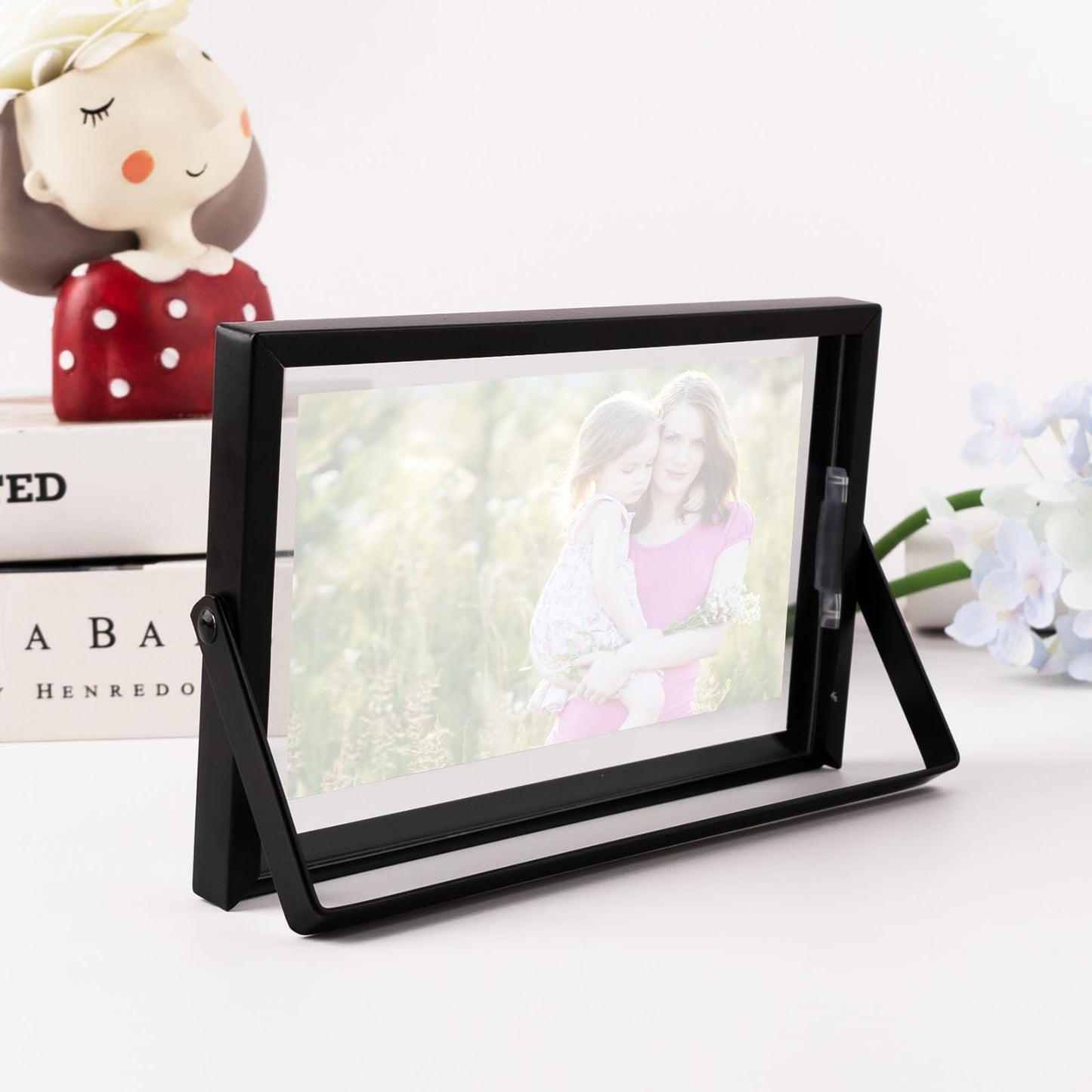 Golden State Art, 2 Pack, 4x6 Inch Metal Picture Frames, Floating Display for 3x5, 2x3 Photos, with Real Glass and Pull-Out Easel Stand for Tabletop Display (Horizontal) - Matte Black