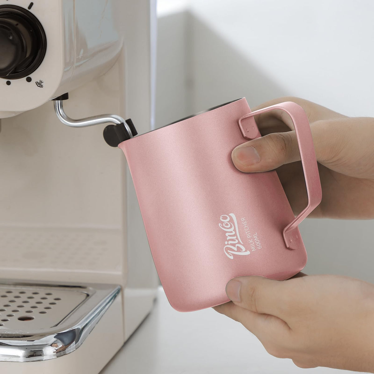 Pink Milk frother - 600ml Milk Frothing Pitcher, Milk Frother Cup Espresso Steaming Pitcher for Barista, Bincoo SUS304 Stainless Steel Espresso Steaming Pitchers for Latte Art/Cappuccino/Coffee/Milk