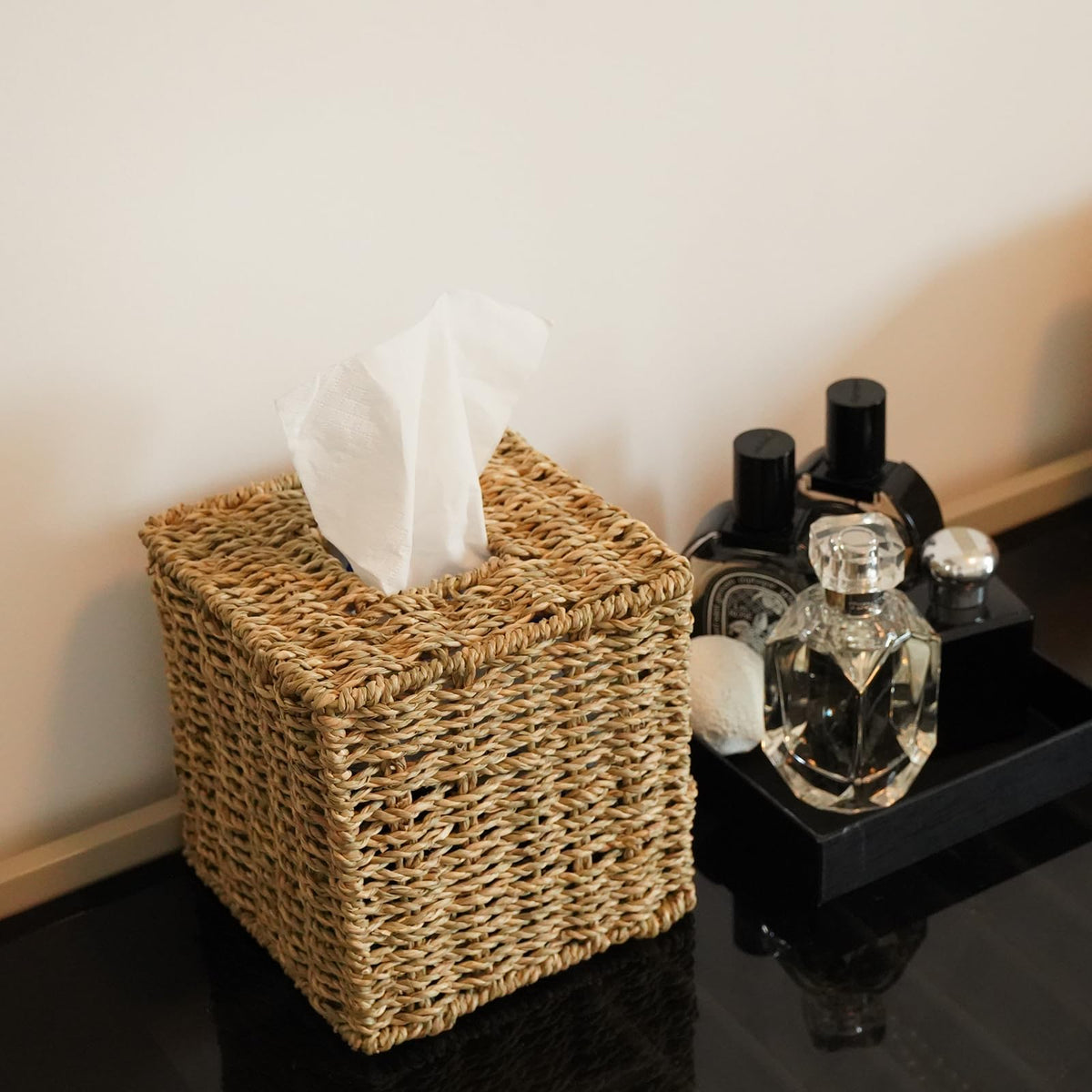 PINXIURY Seagrass Handwoven Wicker Tissue Box Cover, Natural Handmade Napkin Box Holder, Handcrafted Square Facial Tissue Holder for Bathroom, Rustic Decorative on Table and Bathroom,Boho Decorative