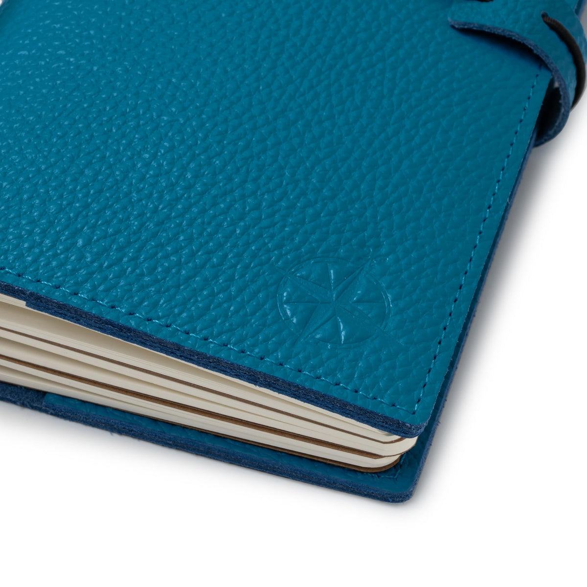 WANDERINGS Regular Size Travelers Notebook with Pockets - 4.5"x8.5" / 11.5cm x 22cm - Refillable Travelers Journal - A Beautifully Handcrafted Leather Journal in Artichoke, 100 GSM Blank Inserts