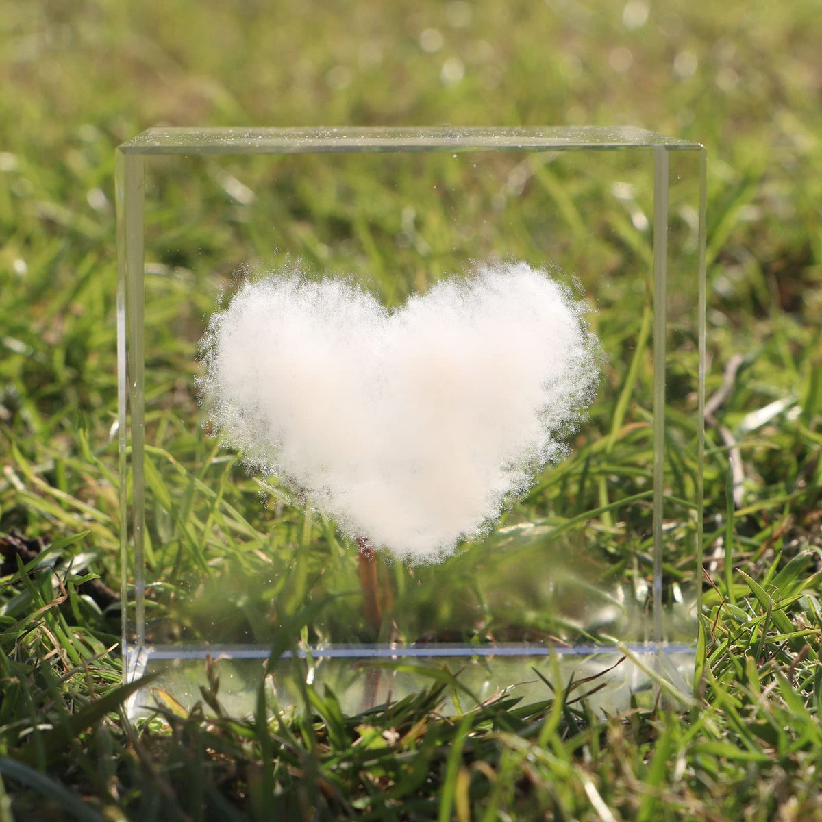 Crrezhai 3D Love Heart K9 Glass Cloud Paperweight Crystal Cube Figurines for Home Feng Shui Decoration Ornaments Gift Box for Mother's Day Valentine's Day