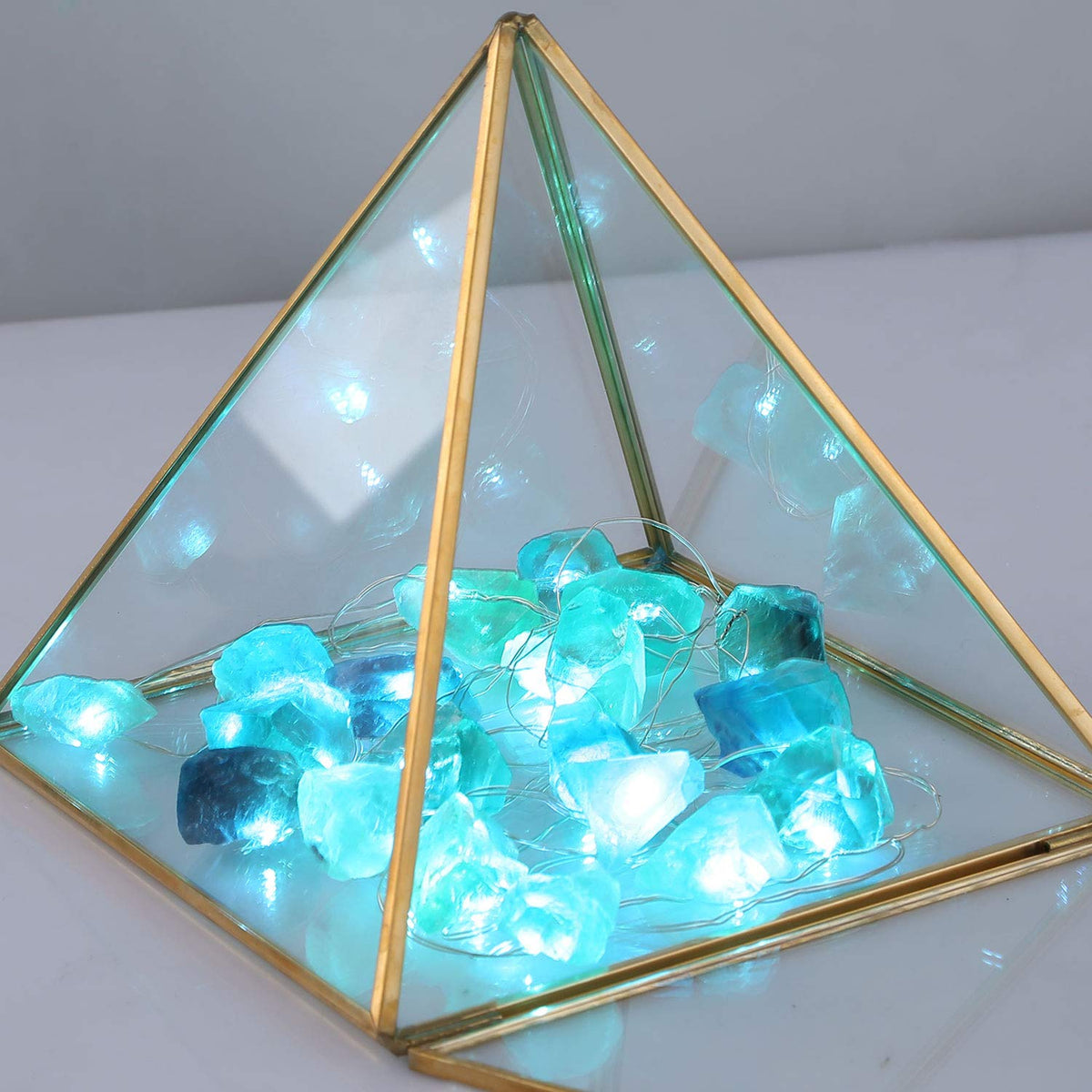 Natural Fluorite String Lights Raw Crystal Decorative Lights Healing Cluster Lit 20 LEDs 6.5ft with Remote Control, Hanging Ornaments Decor Battery Operated for Reiki, Wedding, Divination, Display