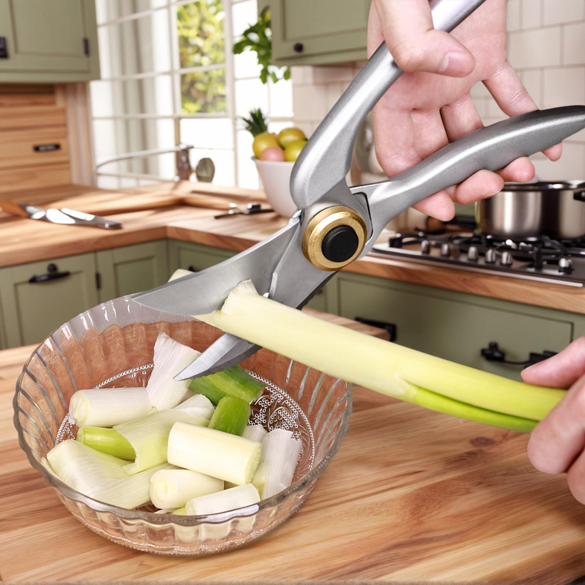 Multifunctional, Heavy-Duty, Large Kitchen Scissors with Non-Slip Handle and Auto Unlock Feature – Ideal for Cutting Meat, Poultry, Roasts, Turkey, and Fish – Essential Everyday Kitchen Tool.