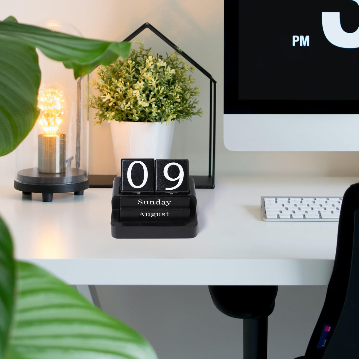 EASEYA Wooden Block Calendar for Desk, Daily Desktop Perpetual Desk Calendar, Modern Farmhouse Aesthetic Desk Accessories for Home Office Decor, Teacher, Classroom, Reusable Yearly, Black
