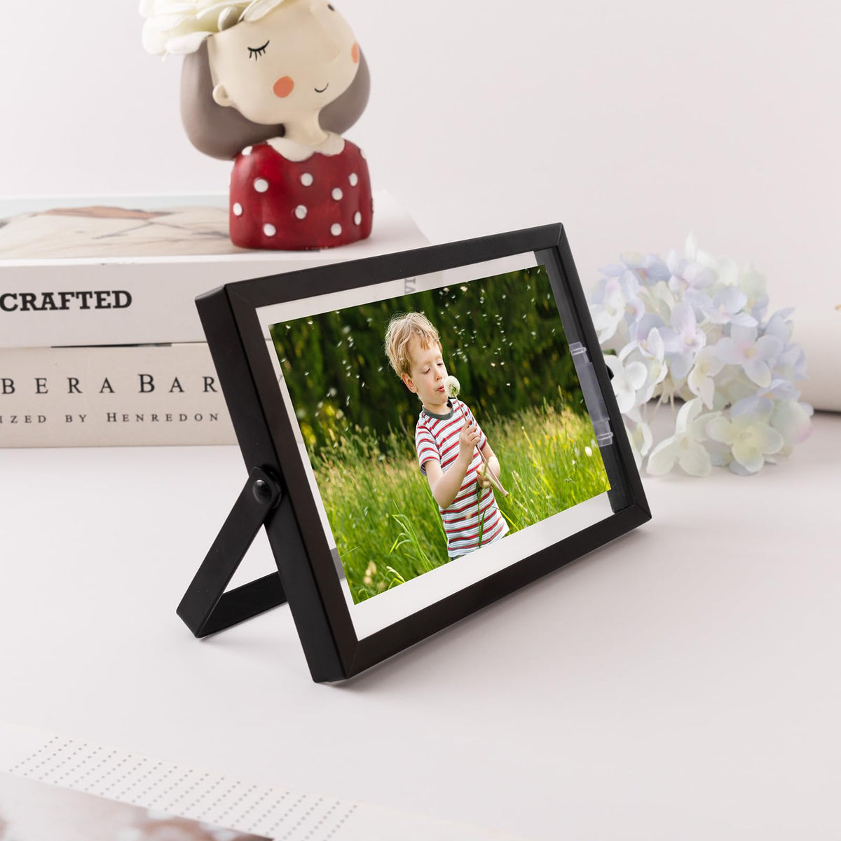 Golden State Art, 2 Pack, 4x6 Inch Metal Picture Frames, Floating Display for 3x5, 2x3 Photos, with Real Glass and Pull-Out Easel Stand for Tabletop Display (Horizontal) - Matte Black