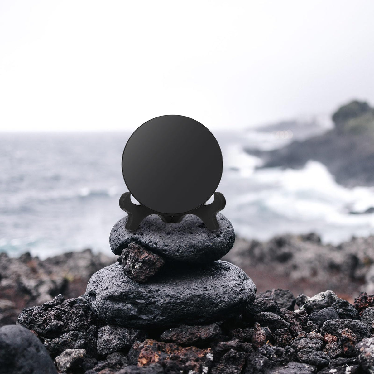 Kathfly 1 Pcs Black Obsidian Scrying Mirror 3.94 in with Wood Stand, Obsidian Crystal for Meditation, Witchcraft, Divination Tools, Spiritual Practices Home Desk Decor Gothic Craft(10 Cm)