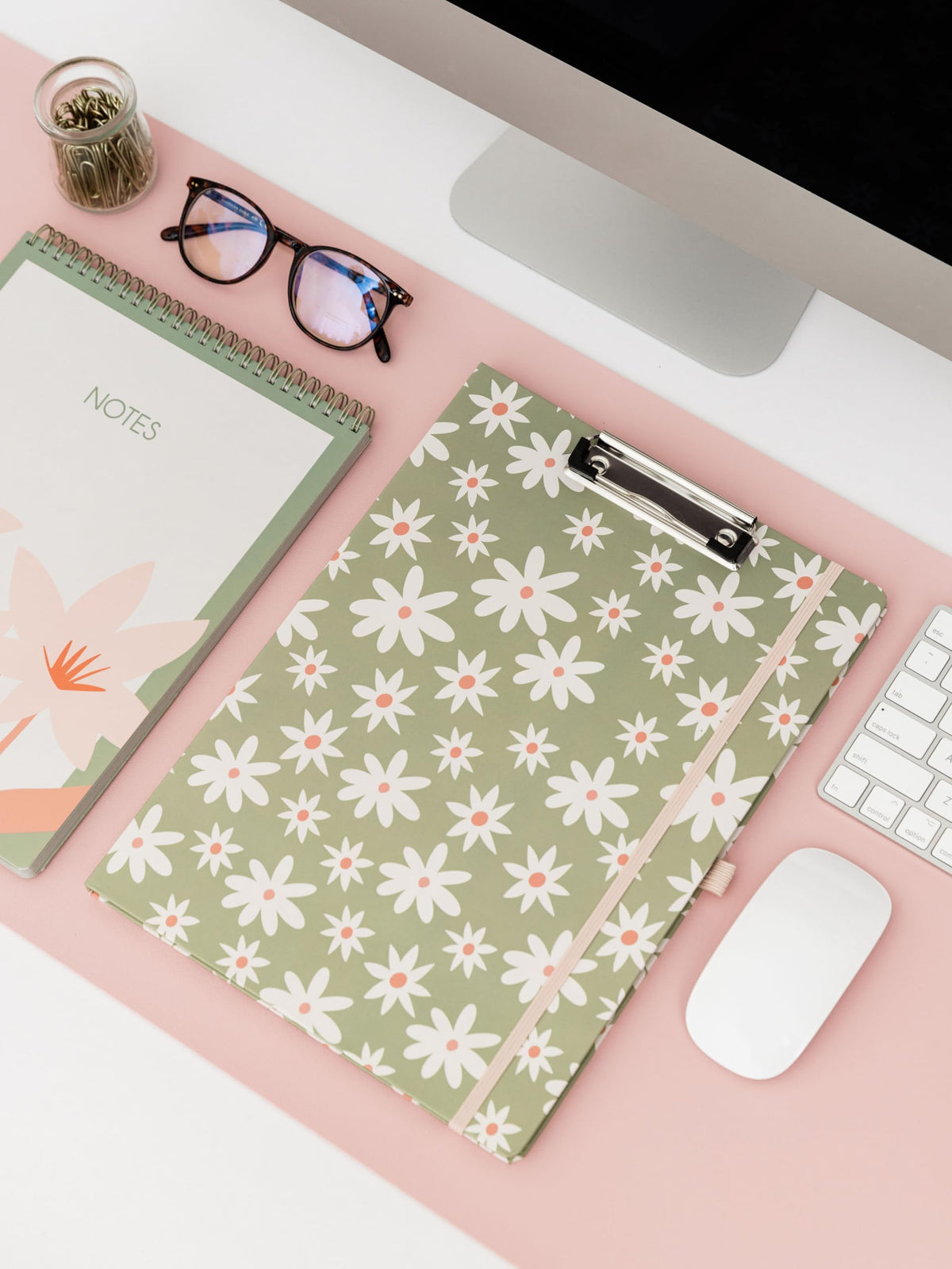 Steel Mill & Co Cute Clipboard Folio with Refillable Lined Notepad and Interior Storage Pocket, Padfolio for Work, Daisy Floral Green