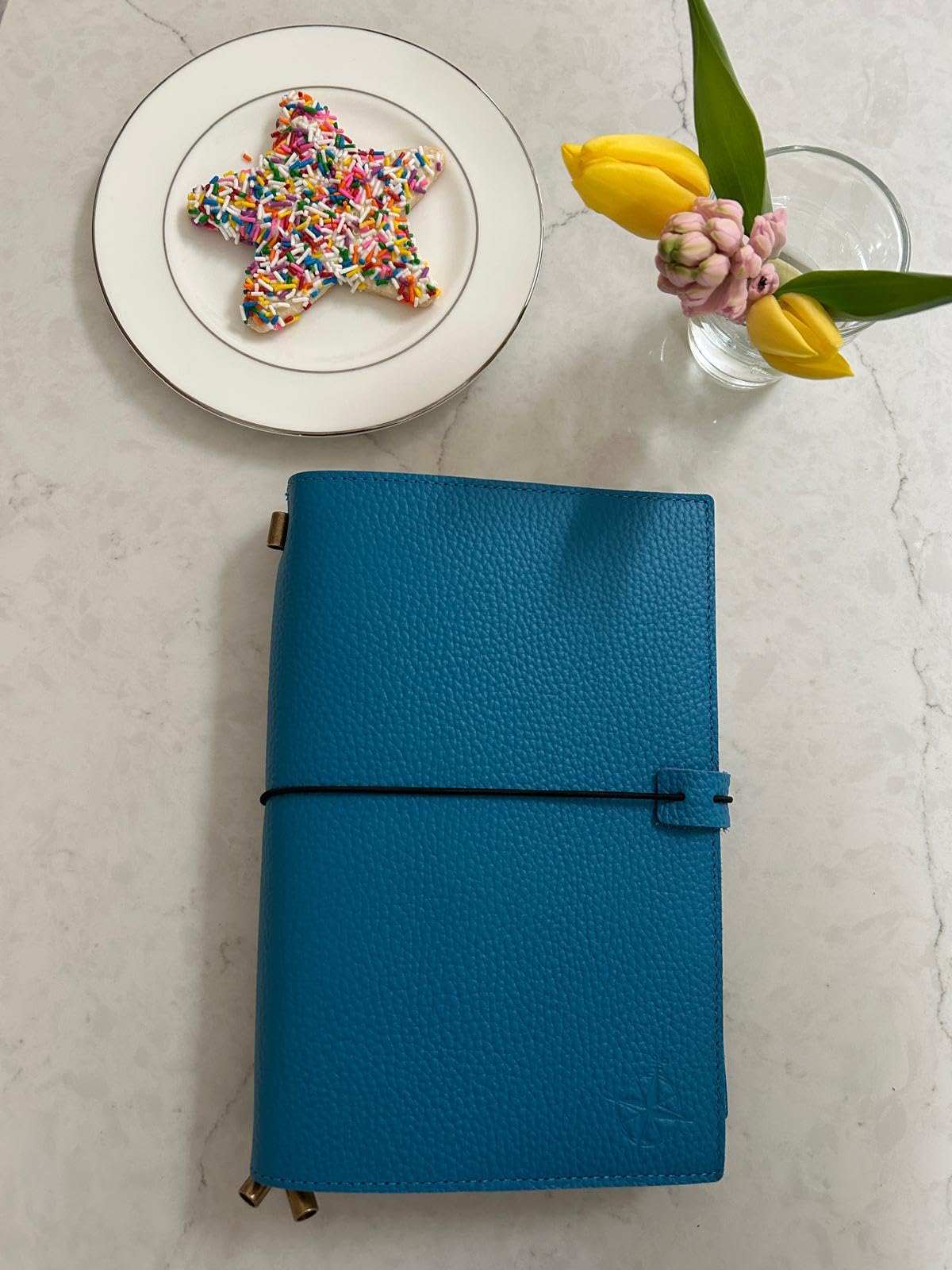 WANDERINGS A5 Travelers Notebook with Pockets, Blue Colour - Genuine Leather Journal, 6 x 8.5/15 x 22cm, Refillable Travel Journal to Capture All Life's Adventures, 120 GSM Blank Inserts