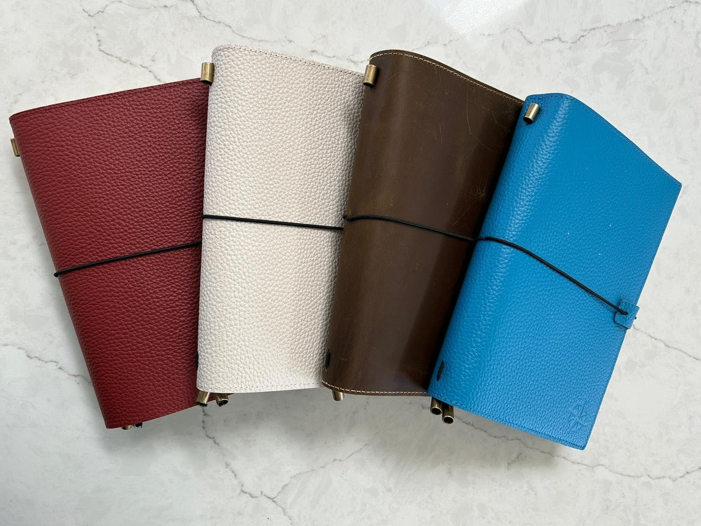 WANDERINGS A5 Travelers Notebook with Pockets, Blue Colour - Genuine Leather Journal, 6 x 8.5/15 x 22cm, Refillable Travel Journal to Capture All Life's Adventures, 120 GSM Blank Inserts