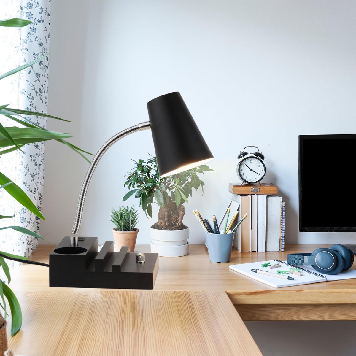 LALISU Study Desk Lamp with USB Charging and Type-C Night Light, Gooseneck LED Table Lamp Stepless Dimming Study Table Lamp with Pen Holder for College Dorm Bedroom and Office (Black)