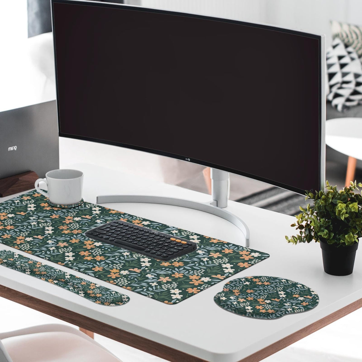 Britimes Green Florals Keyboard Mouse Pad Set Vintage Flower 4in1 Large Mousepad+Keyboard Wrist Rest+Mouse Wrist Rest+Coaster Ergonomic Design for Home Office Computer 35.4x15.7 inches