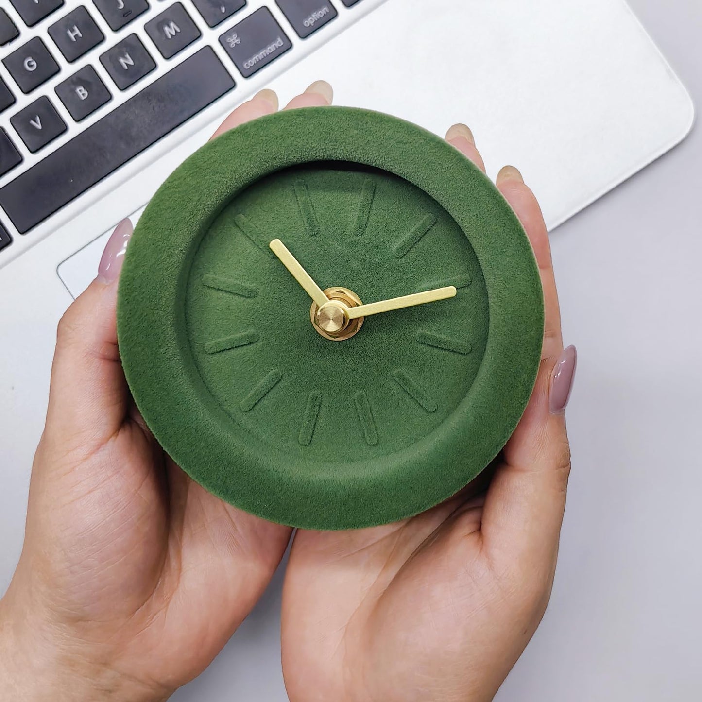 SCOAGE 4 Inch Minimalist Flocked Cement Desk Shelf Clock, Silent Non-Ticking Battery Operated, Modern Decorative Table Clock for Bedroom Bedside, Dresser, Mantel, Home Office (Green)