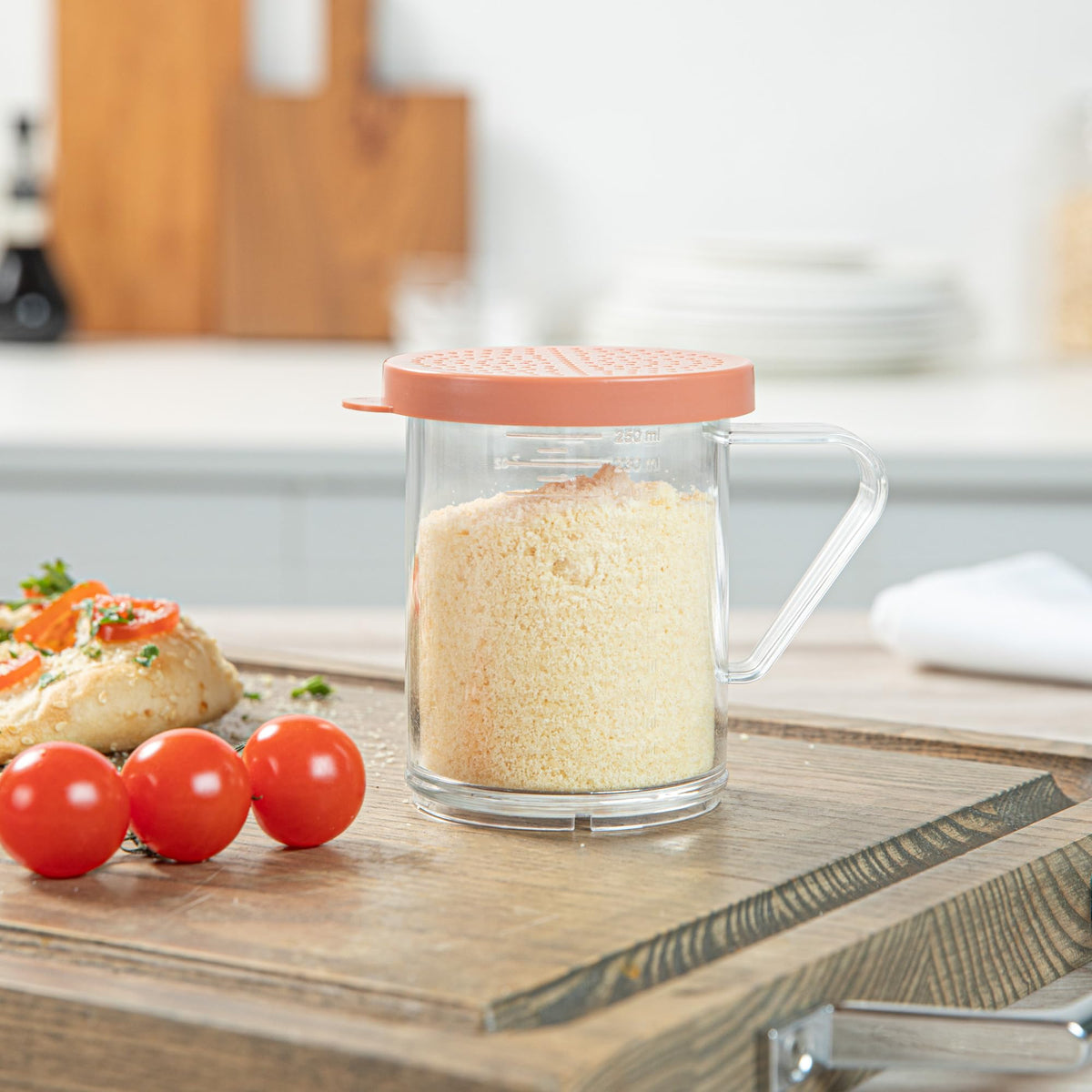 Restaurantware RW Base 10 Ounce Clear Plastic Dredge Spice Shaker 1 Reusable Dry Rub Shaker - Includes Rose Perforated Lid With Handle Clear Polycarbonate Spice Shaker For Any Seasoning