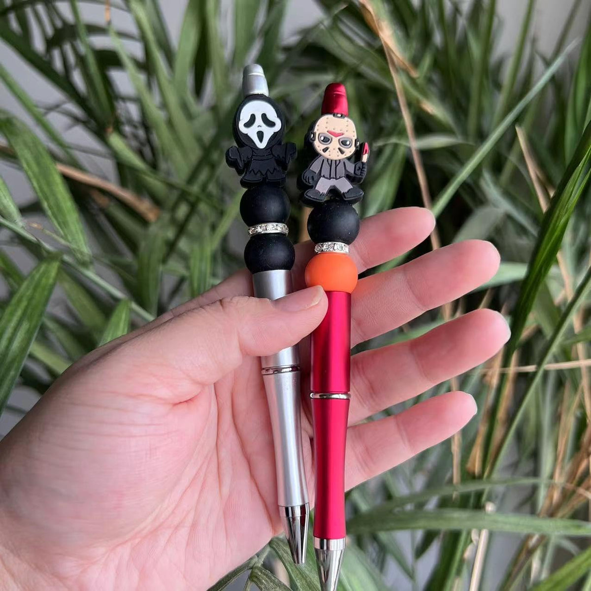 7PCS Horror Beadable Pens Horror Movie Pens Refillable Novelty Ballpoint Pen Set Halloween Spooky Pen Horror School Office Desk Accessories Gift for Adults