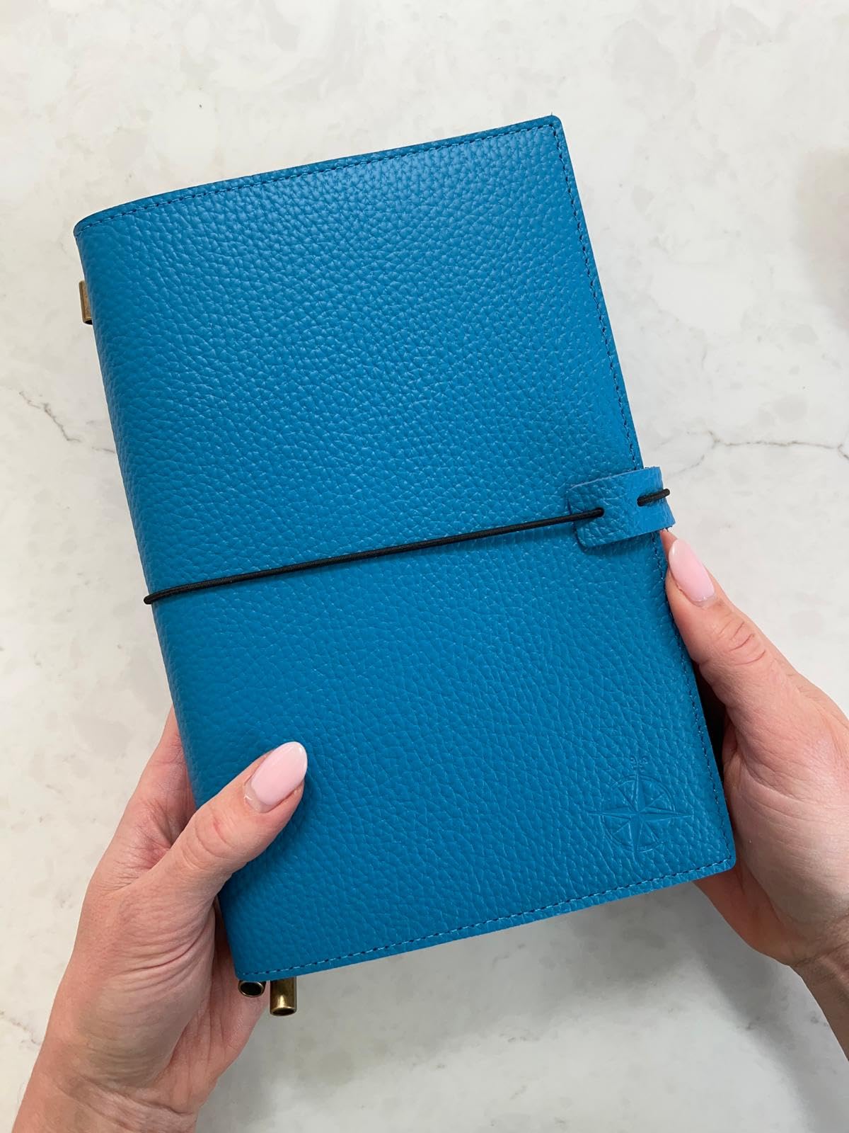 WANDERINGS A5 Travelers Notebook with Pockets, Blue Colour - Genuine Leather Journal, 6 x 8.5/15 x 22cm, Refillable Travel Journal to Capture All Life's Adventures, 120 GSM Blank Inserts
