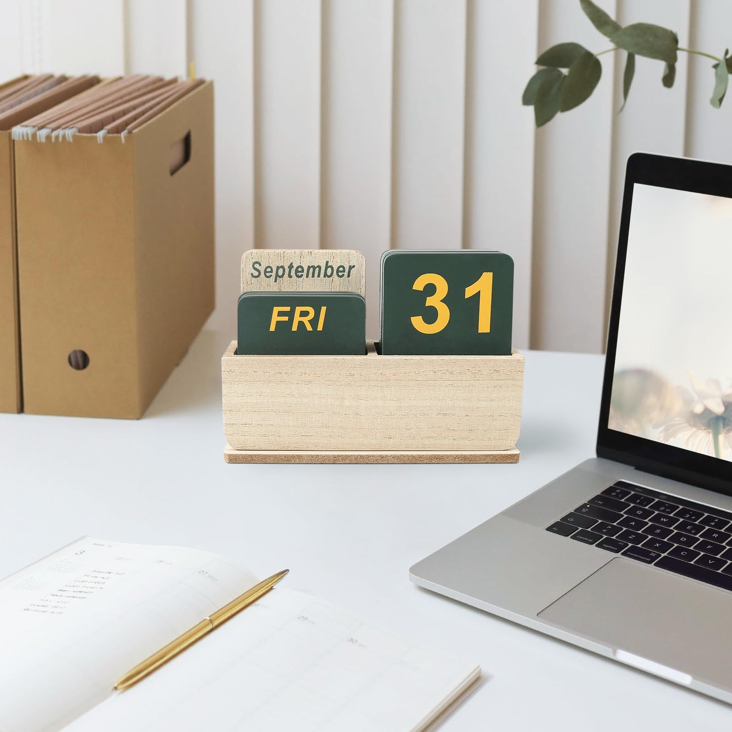 DEERINE Wooden Block Perpetual Calendar for Desk, Daily Desktop Standing Flip Calendar with Large Display, Modern Farmhouse Aesthetic Desk Accessory for Home Office Decor, Reusable Yearly, Wood Grain