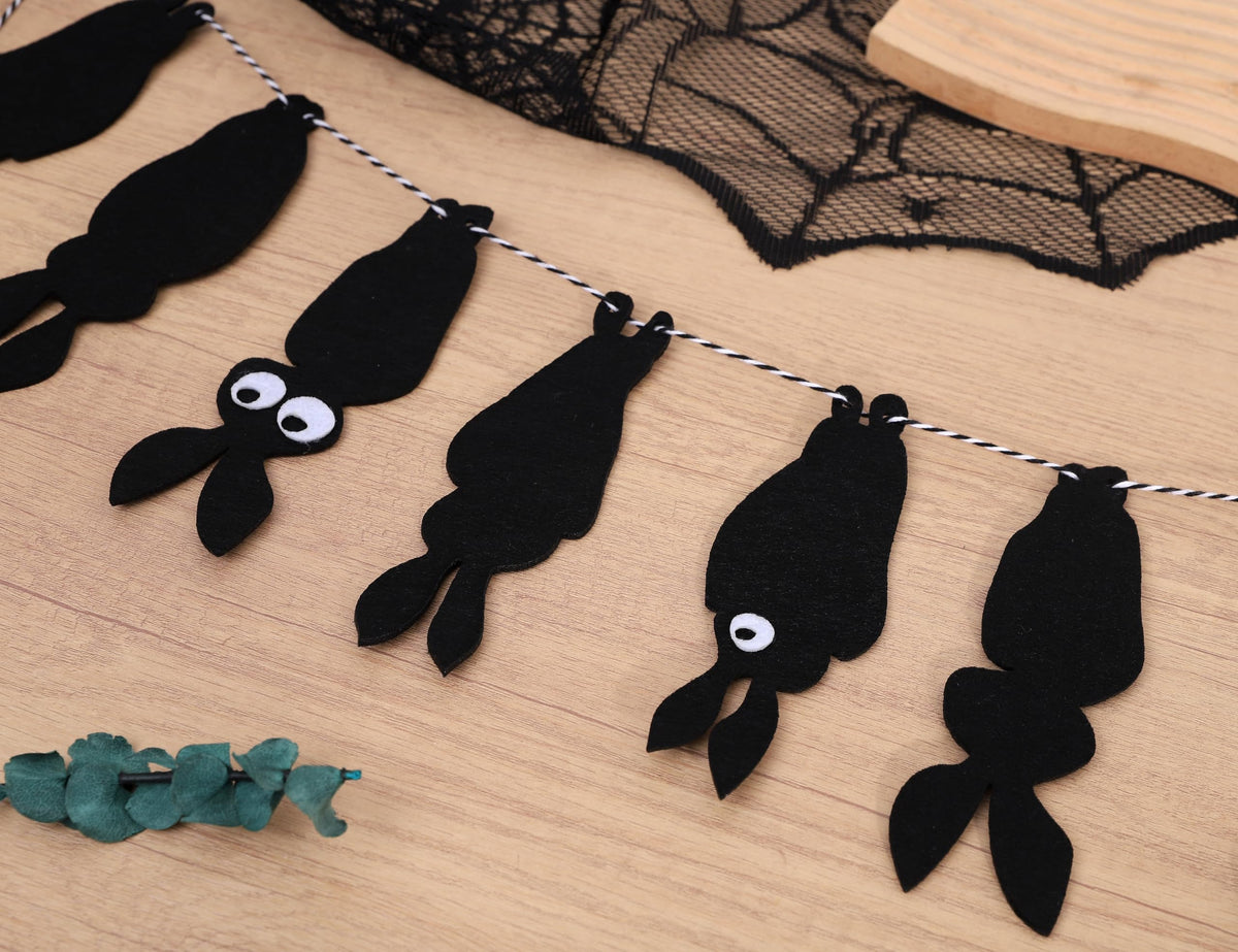 Felt Bat Garland - Halloween Black Bat Banner, Gothic Party Decor, Hanging Bat Mantel Bunting, Spooky Garland for Fireplace Mantle Walls