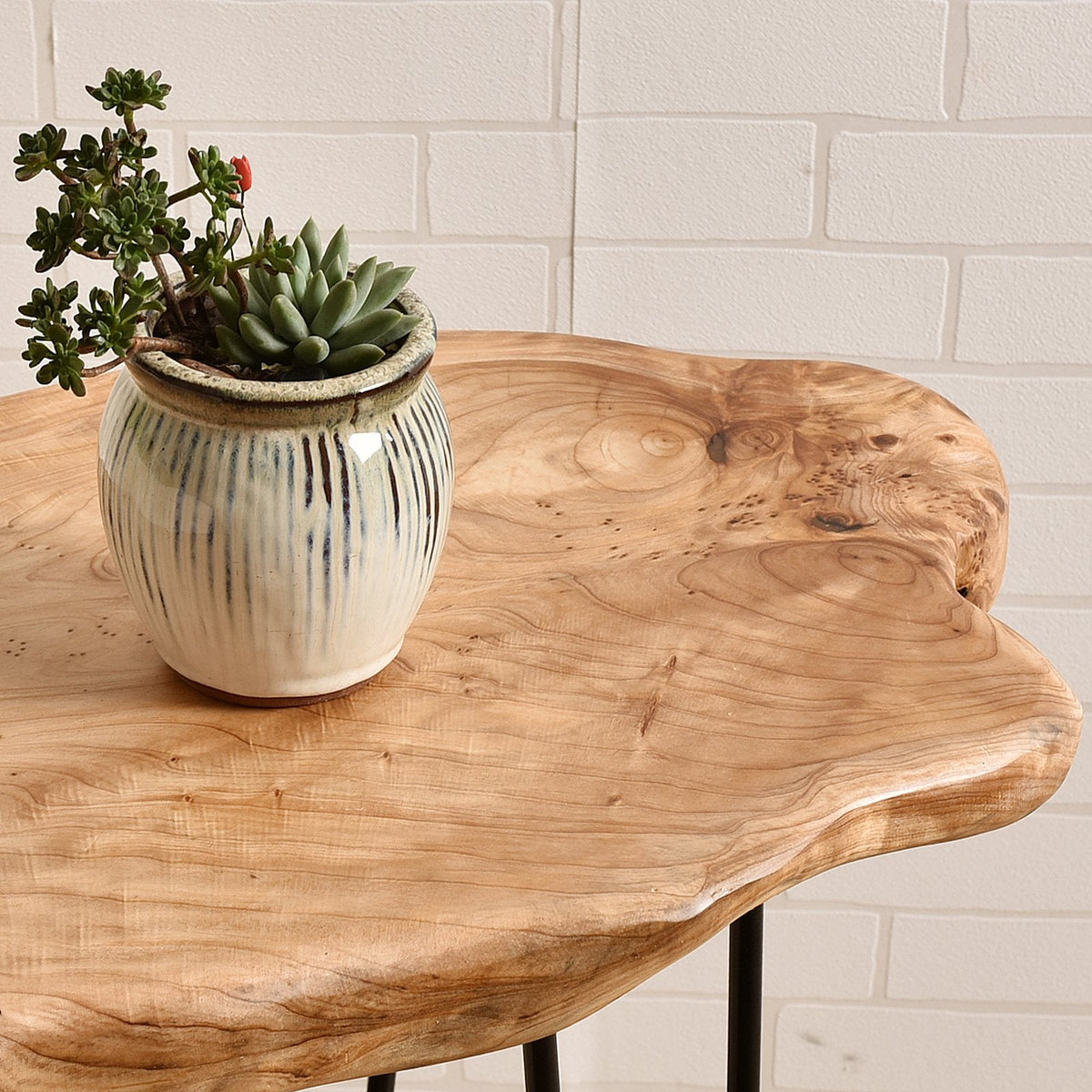 WELLAND Live Edge Cedar End Table, Unique Desktop Side Table,19" L x 16" W x 20.5" H Nightstand, Plant Stand for Living Room, Bedroom, Home Office, Patio