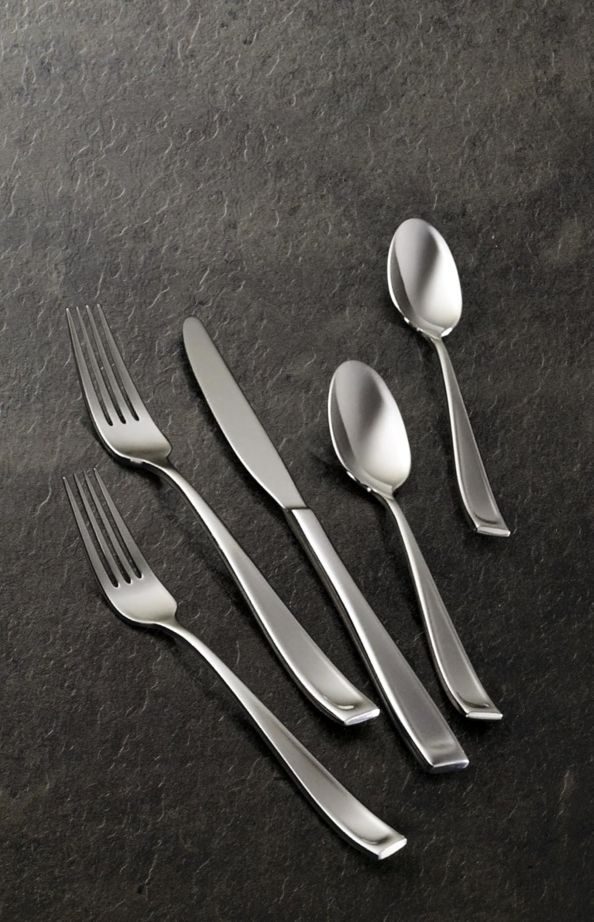 Oneida Silverware Set For 12, Moda 65-Piece Fine Flatware Set with Serving Utensils, Service For 12, 18/10 Stainless Steel, Dishwasher Safe For home, Knives Spoons and Forks Set (Silver, 65 pieces)