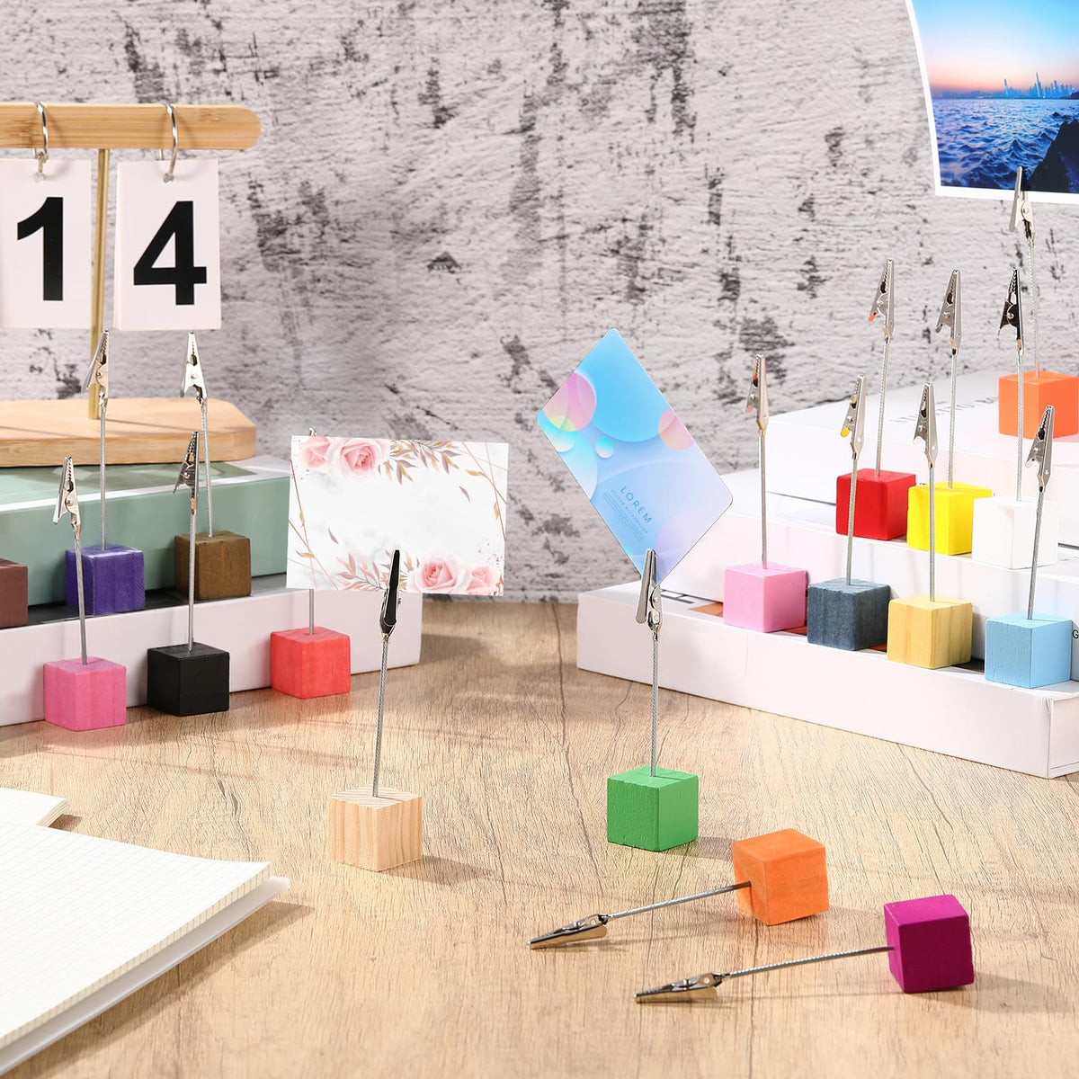 Gersoniel 20 Pcs Cube Base Memo Clip Holder with Alligator Clip Wood Table Number Holder Cube Base Place Card Stand Mini Photo Menu Stand for Displaying Number Card (Multi Color)