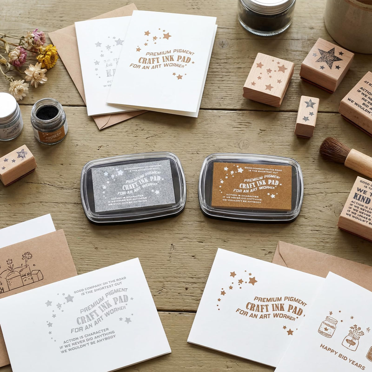 Fuyoooo 2 Pack Stamp Pad Craft Ink Pad Set for Rubber Stamps Metallic Gold & Silver for Wedding Invitations Scrapbooking Card Making Embossing DIY Art Projects Supplies