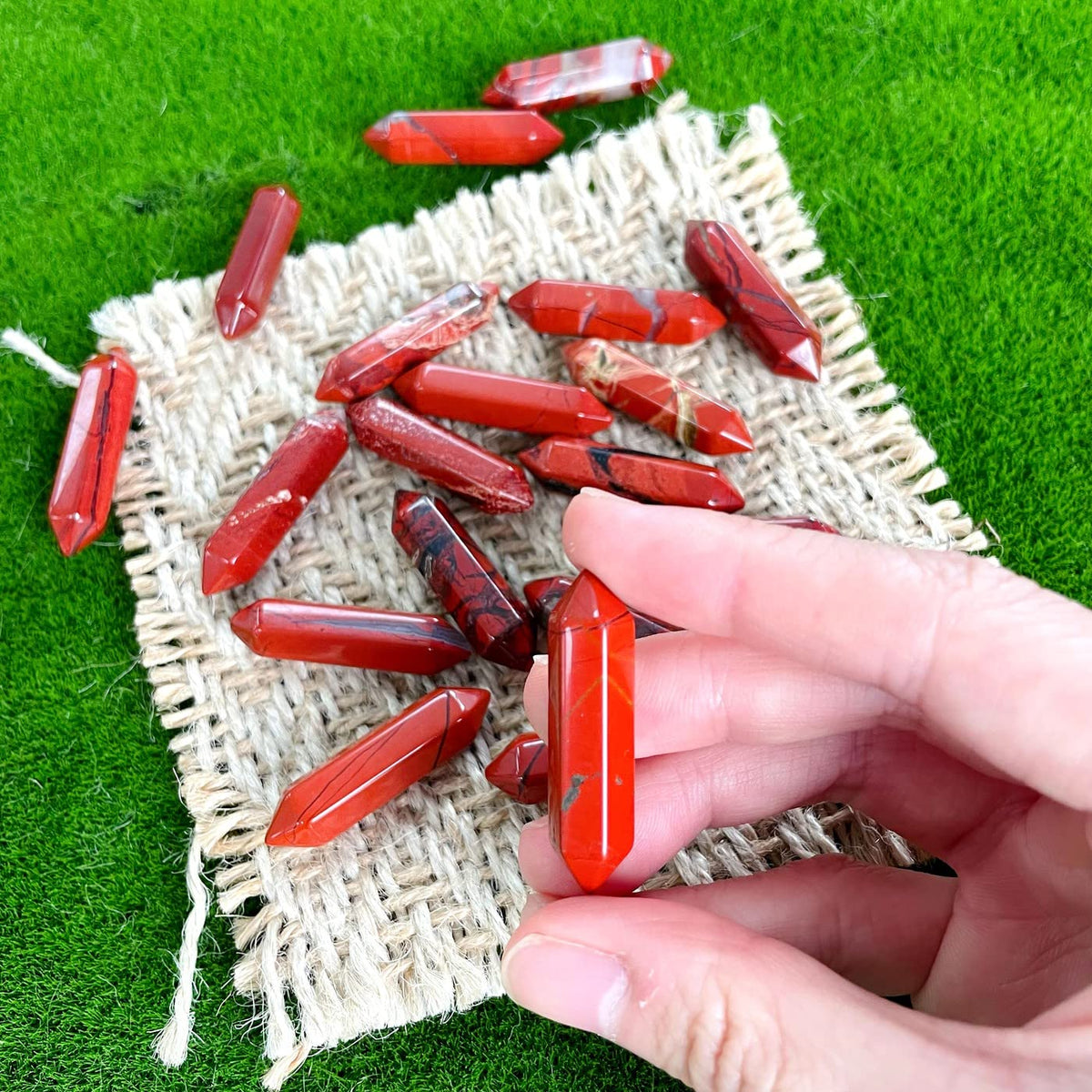 ZHIYUXI Red Jasper Crystals Jasper Stone Pointed Hexagonal Magic Crystal Wand Reiki Witchcraft Therapy Meditation Decor Accessories Gifts 10 PCS