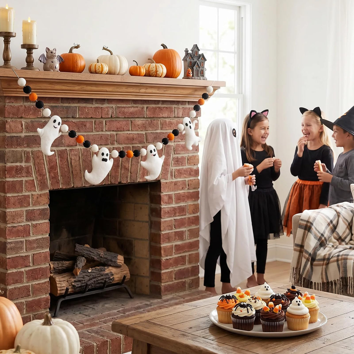 Whaline 6.6 Ft Halloween Theme Banner Different Expressions Cute Ghosts Banner Black White Orange Party Banner Felt Ball Garland for Halloween Haunted Houses Decors Doorways Home Mantel Suppliers