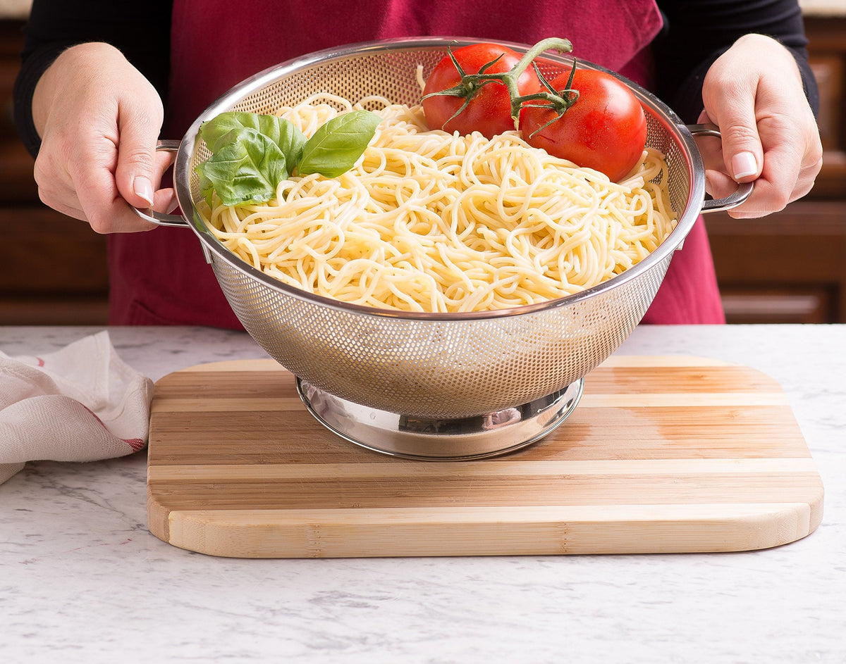 Bellemain 3 Qt Metal Colander with Handle | Pasta, Spaghetti, Berry, Fruit, Vegetable, Kitchen Food Strainer Basket | 18/8 Stainless Steel Colander Bowl | Pot Drainer for Cooking, Sifter Strainer