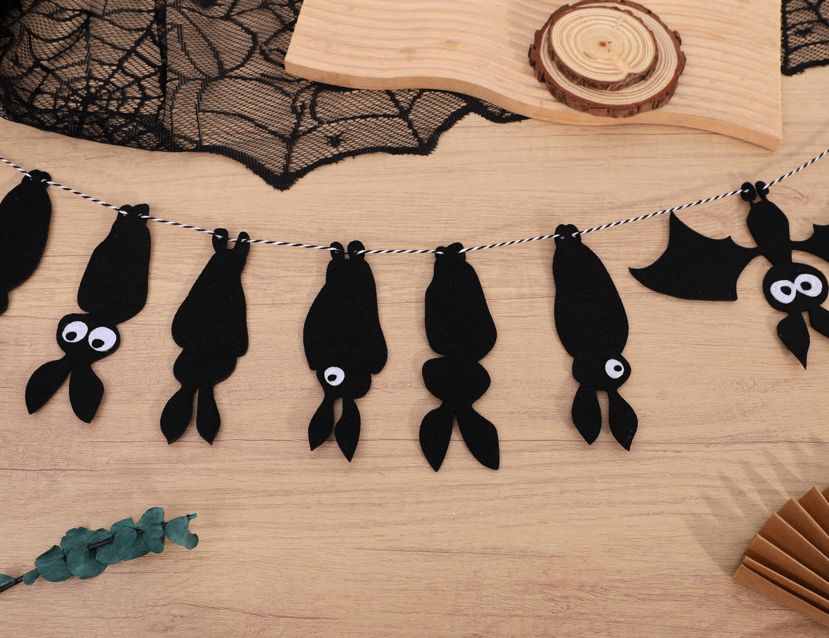 Felt Bat Garland - Halloween Black Bat Banner, Gothic Party Decor, Hanging Bat Mantel Bunting, Spooky Garland for Fireplace Mantle Walls