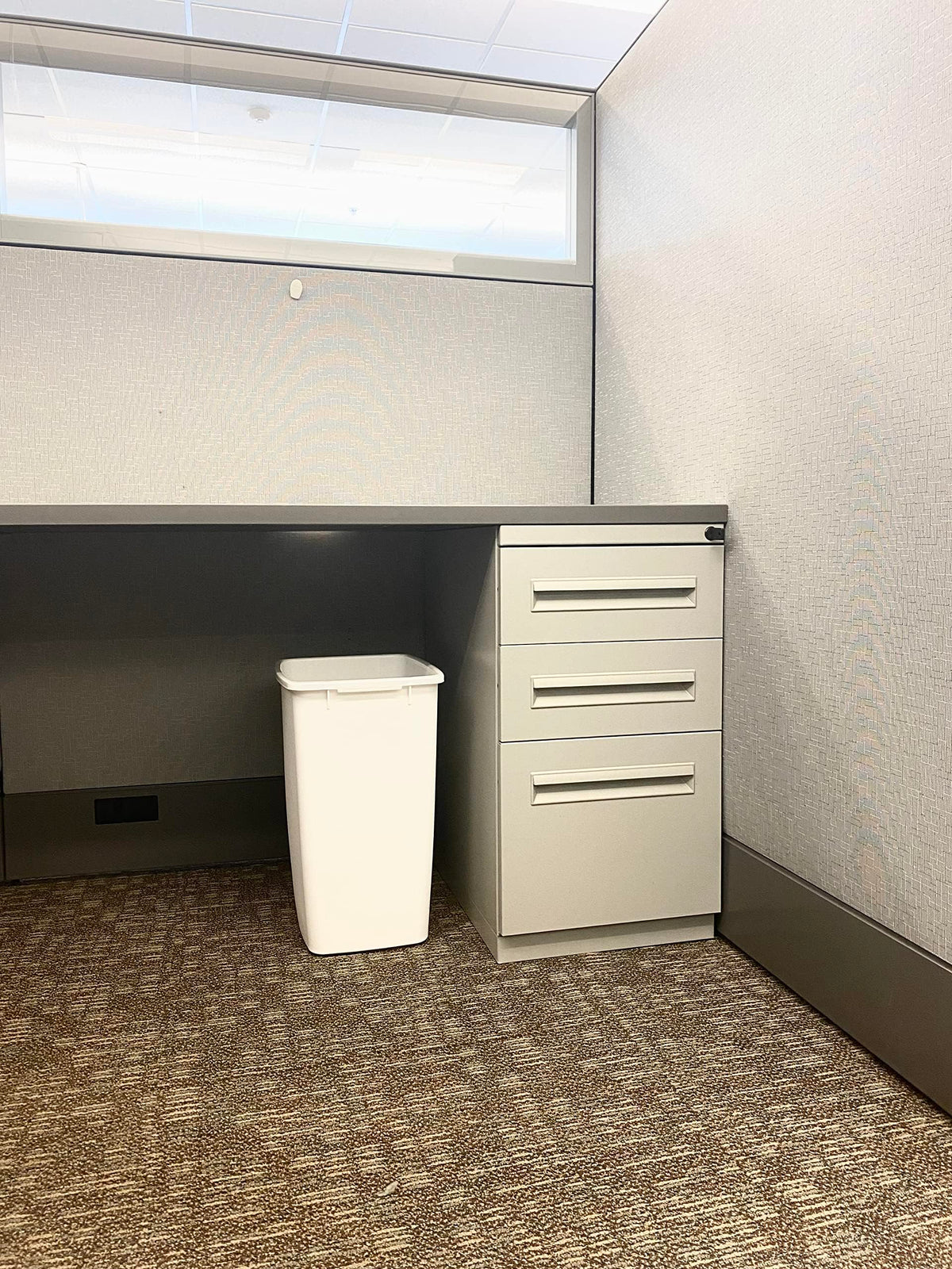 Rubbermaid Small Kitchen Bathroom Trash Can, 9 Gallons, White, Waste Basket for Under Counter/Kitchen/Office/Bedroom/Bathroom